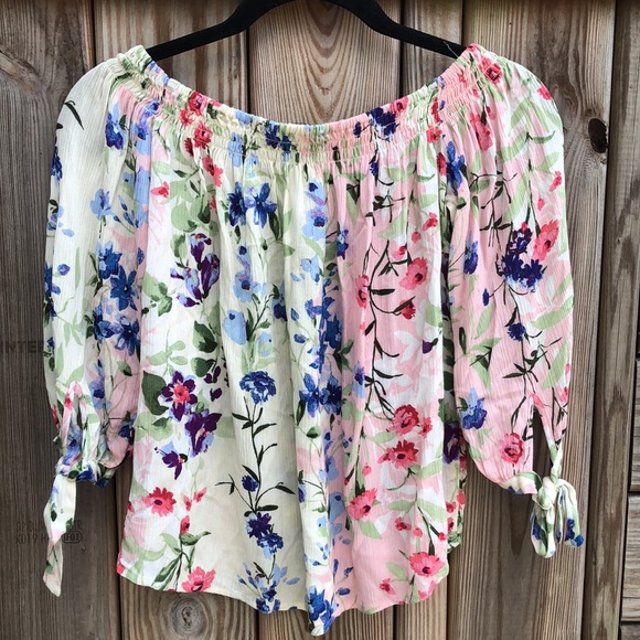 Like new! - ONE CLOTHING Floral Print Off-Shoulder Blouse - Picture 6 of 6